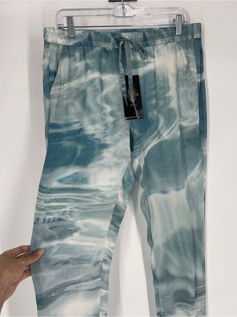 Biya Johnny Was Alura 100% Silk Satin Blue Teal Watercolor Jogger Pants S NWT - Picture 3 of 9